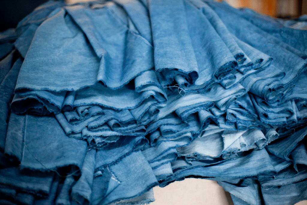 Natural dyed piece of clothing